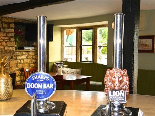 Coach & Horses Hotel Bourton-on-the-Water Exterior photo