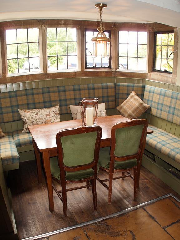 Coach & Horses Hotel Bourton-on-the-Water Room photo