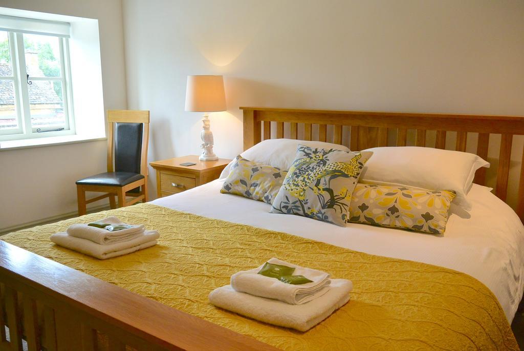 Coach & Horses Hotel Bourton-on-the-Water Room photo