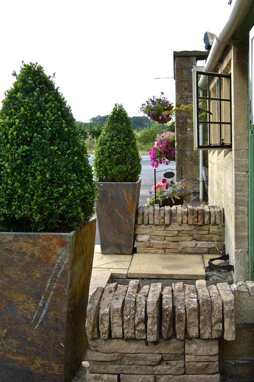 Coach & Horses Hotel Bourton-on-the-Water Room photo