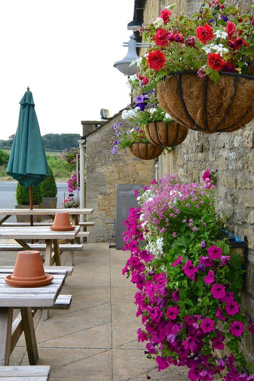 Coach & Horses Hotel Bourton-on-the-Water Exterior photo